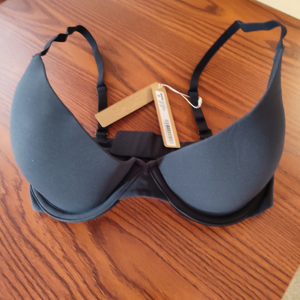 SKIMS Fits Everybody Scoop Plunge Bra Size 32D NWT